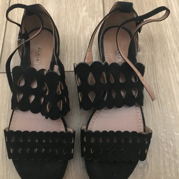 NWOB Alaia Paris Black Suede Laser Cut Eyelet Gladiator Sandals, Size 38.5 - Picture 1 of 7